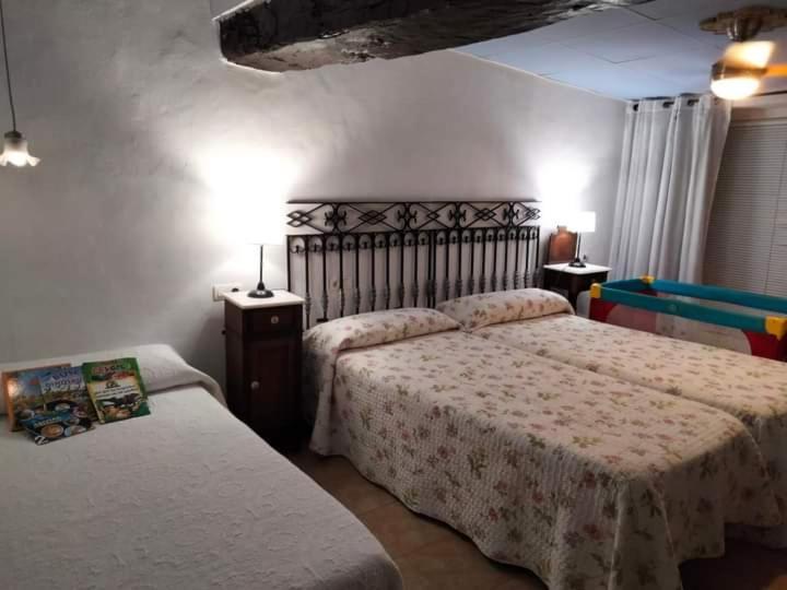 Hostal Los Aromas Villena Extérieur photo