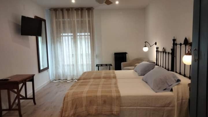Hostal Los Aromas Villena Extérieur photo