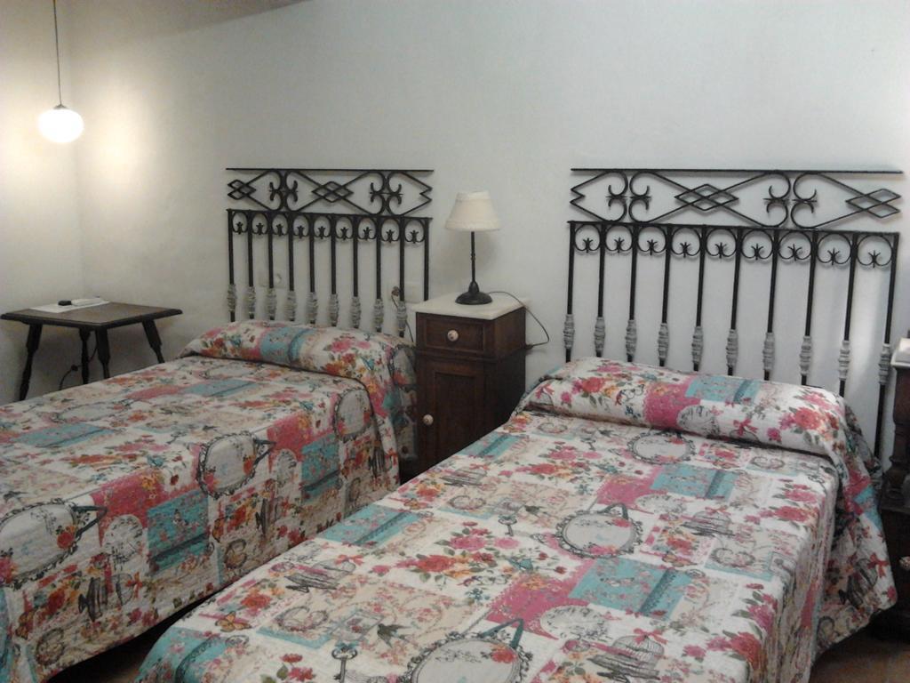 Hostal Los Aromas Villena Chambre photo