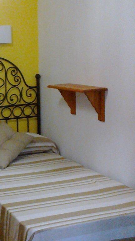 Hostal Los Aromas Villena Chambre photo